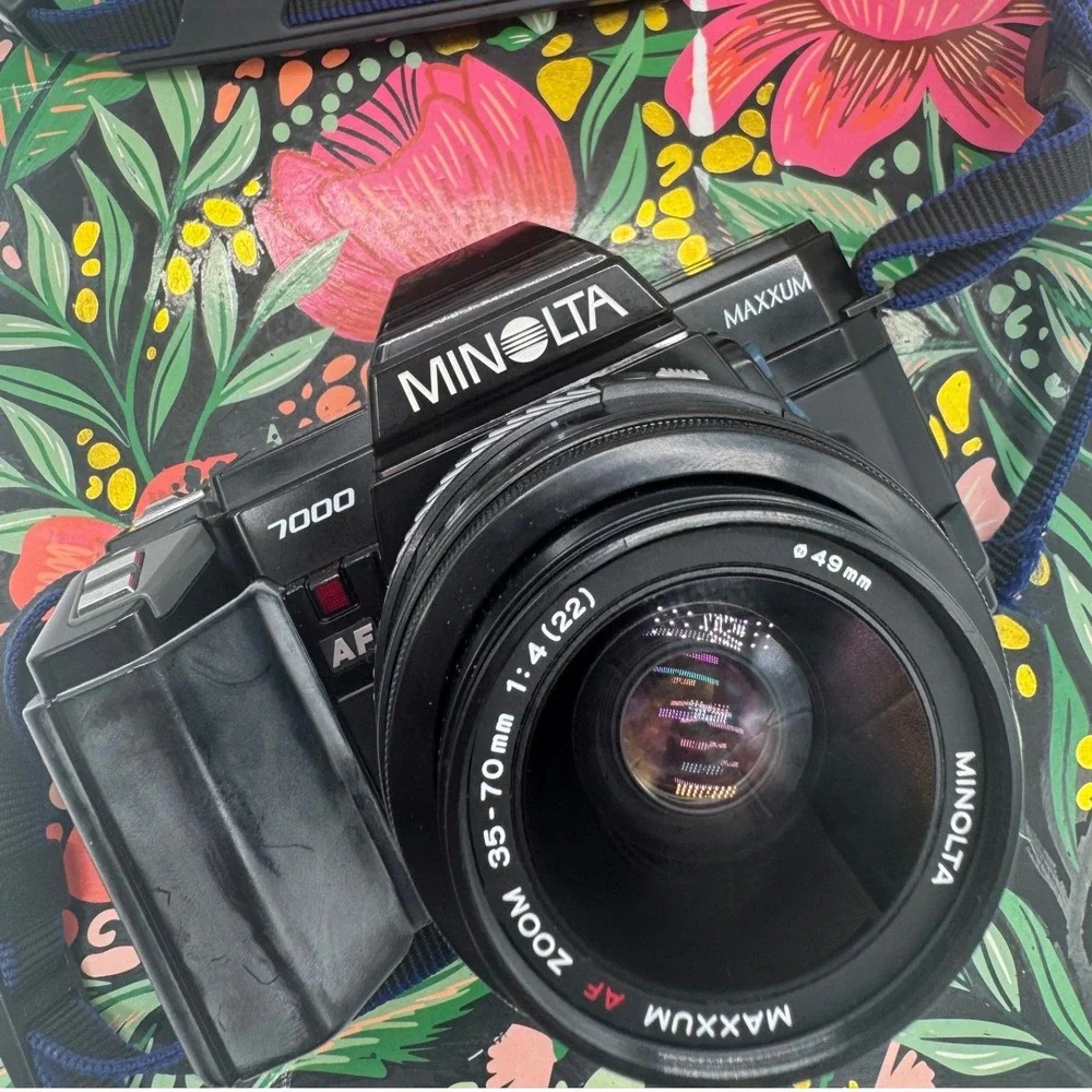 Minolta Maxxum 7000 35mm SLR Film Camera with AF 35-70mm f4 Macro Lens Strap